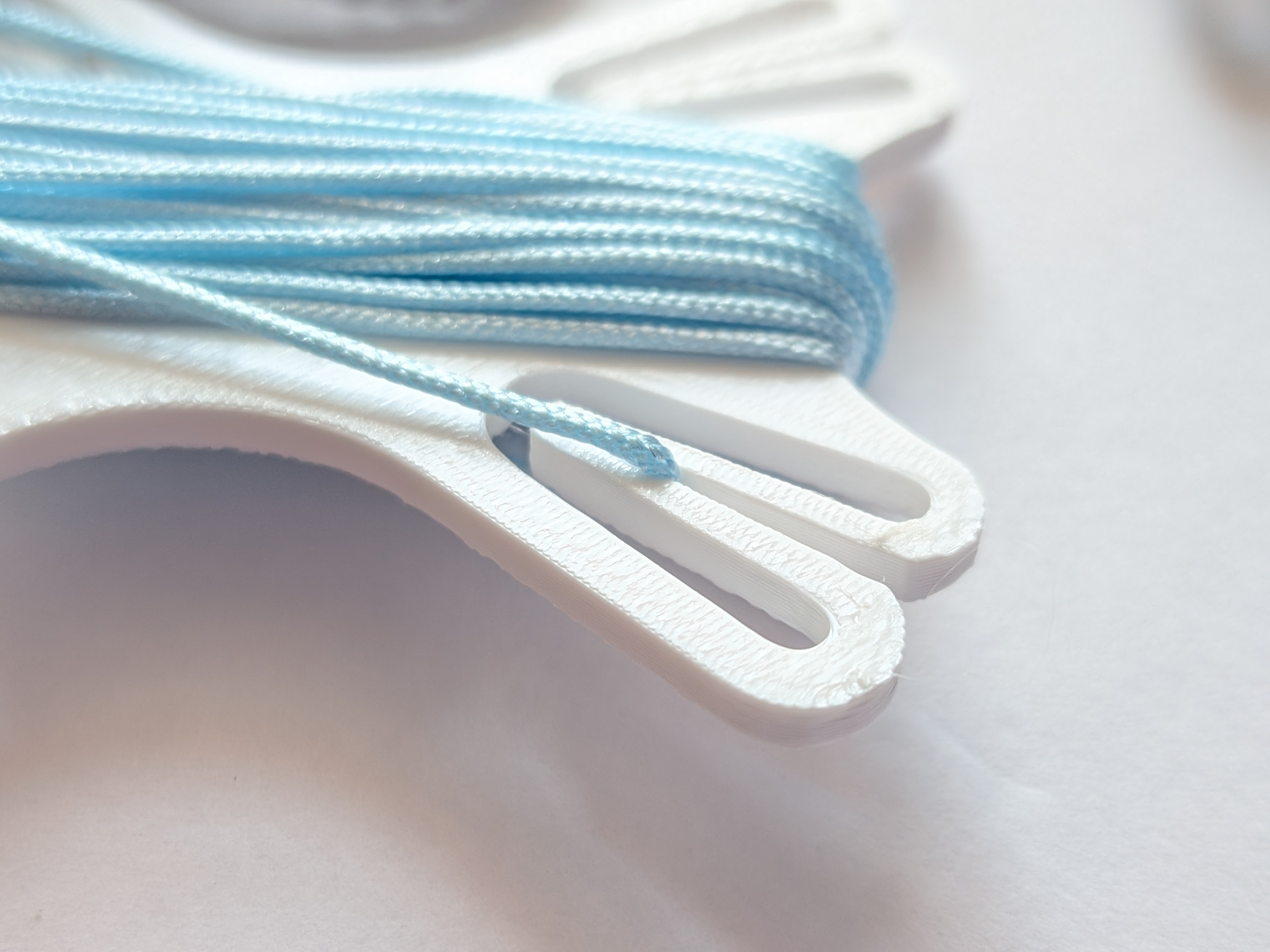 OmniBobbin Knot-Free Slot Detail